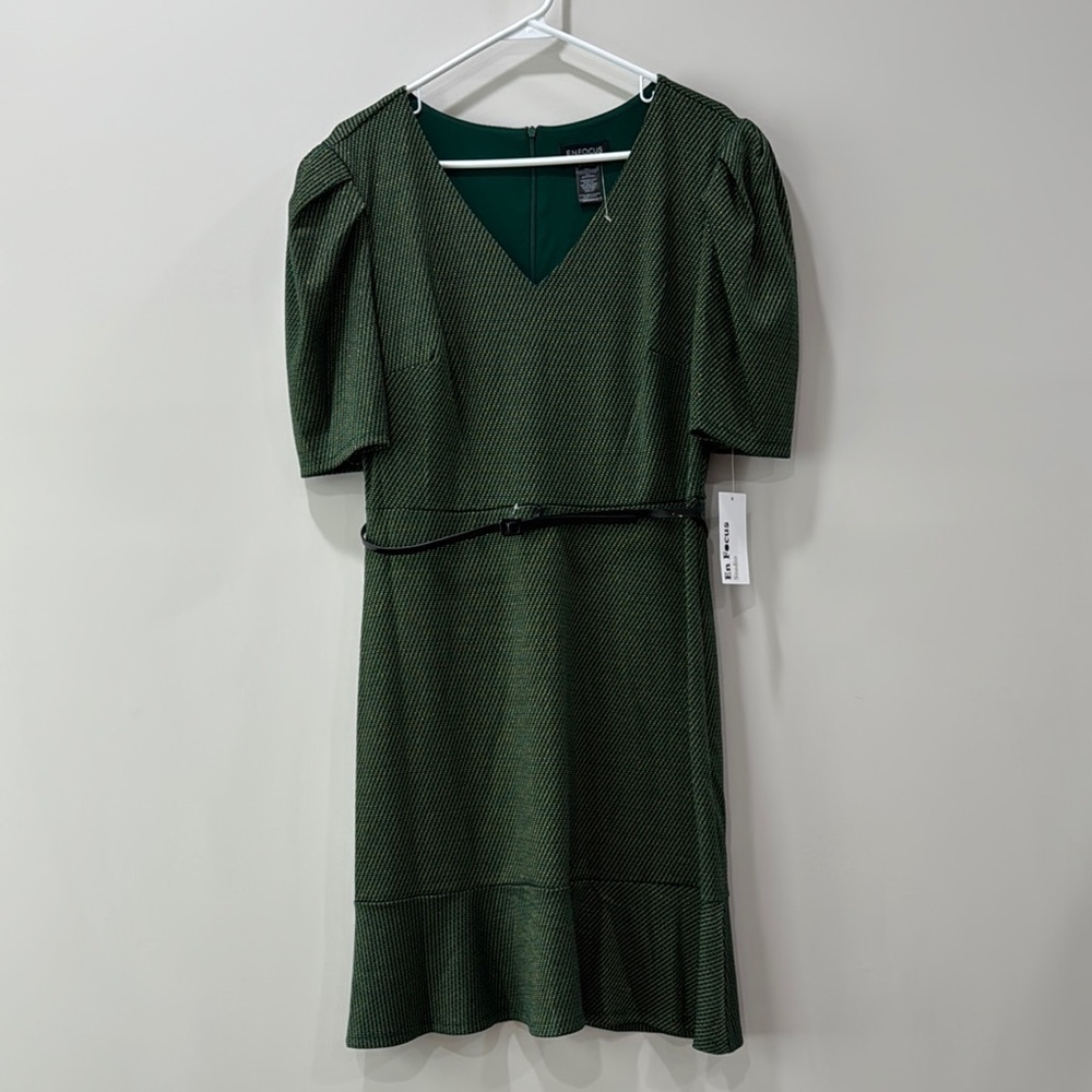 Short sleeve v-neck green dress